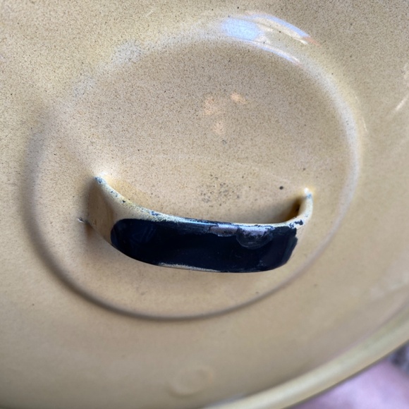 Stock Pot with Lid and handles, large. Enamelled tin, pale yellow, black trim. - Picture 5 of 7